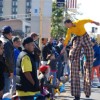 El Desfile del Día del Houby Atrae Gran Multitud