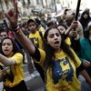 Defendiendo los Derechos de la Mujer en Casa en y Fuera de Casa
