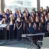 Actuación del Grupo Coral de la Secundaria Riverside Brookfield en Walt Disney World Resort