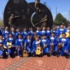 Estudiantes del Mariachi Heritage Foundation Actúan en el Juego de los Medias Blancas