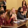 Tabares Aprueba Proyecto para Proteger a Inmigrantes de la Discriminación
