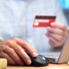 La Mitad de los Residentes de Illinois Dependen de sus Tarjetas de Crédito para sus Compras Navideñas