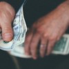 El Dinero Solo Compra la Felicidad Hasta Cierto Punto