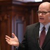 Aprueba el Comité la Medida de Harmon Dando una Alternativa a los Opioides