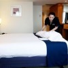 Los Hoteles de Chicago Entregan Botones de Pánico a los Trabajadores