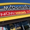 McDonald’s y el Rep,. de E.U. Danny Davis se Unen en la Temporada de Contratación