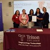 Las Oportunidades de Aprendizaje Permiten a los Estudiantes de Triton Ganar Mientras Aprenden