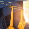 Illinois DCFS Ofrece Becas Universitarias