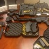 Mujer de Chicago Acusada de Tráfico de Armas