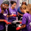 Mujeres Jóvenes de Illinois Pueden Postularse para Construir y Competir con Autos Eléctricos en el ComEd EV Rally