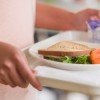 La Cámara y el Senado de Illinois Aprueban Legislación Sobre Comidas Escolares Saludables para Todos