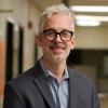 Las Escuelas Públicas de Chicago Llenan Puesto de Liderazgo Clave