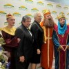 El comisionado del condado de Cook, Frank J. Aguilar, organiza la celebración de los Reyes Magos