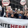 Miles de Personas Toman el Centro de Chicago para Protestar Contra las Políticas de Trump