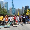 Adolescentes del Distrito de Parques de Chicago Compiten en Karts en el Recinto de Carreras Callejeras de NASCAR Chicago