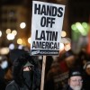 Residentes de Chicago Protestan por la Captura del Dictador Venezolano Nicolás Maduro por Parte de Estados Unidos