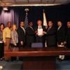 El Gobernador Pat Quinn Firma un Proyecto Apoyado por HACIA