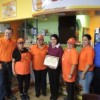 Tabares Presents ‘Good Neighbor’ Business Award to Los Mangos Neveria y Fruteria