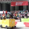 Jovencitas de Chicago Corren sus Autos Fridge en la Competencia Icebox Derby de ComEd