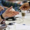 Se Necesitan Trabajadores Electorales Bilingües Hispanoparlantes Para las Elecciones Primarias para Gobernador