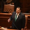 Sandoval Vota para Proteger a las Víctimas de Tráfico Humano