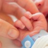 El Departamento de Salud Pública de Illinois Amplía la Evaluación de Recién Nacidos