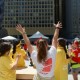 Chicago Girls Compete in ComEd Icebox Derby