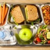 El Gob. Pritzker Firma Legislación que Refuerza el Acceso a Alimentos Saludables en las Escuelas
