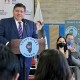 El Gob. Pritzker Continúa la Gira Smart Start con una Visita a Erie Neighborhood House en Chicago