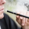 El Gob. Pritzker Firma un Proyecto de Ley que Prohíbe el Uso de Cigarrillos Electrónicos en Espacios Públicos Interiores