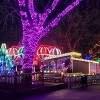 Experimente la Magia de la Navidad: Santa’s Village Presenta la Atracción Navideña Drive-Thru