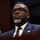 El Alcalde Brandon Johnson Testifica Ante el Congreso y Defiende su Condición de “Ciudad Santuario”