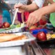 Comidas de verano disponibles para apoyar la salud y el bienestar estudiantil