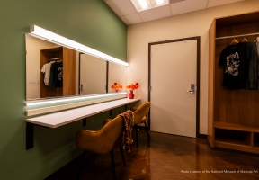 Lawndale News Chicago's Bilingual Newspaper -  Business